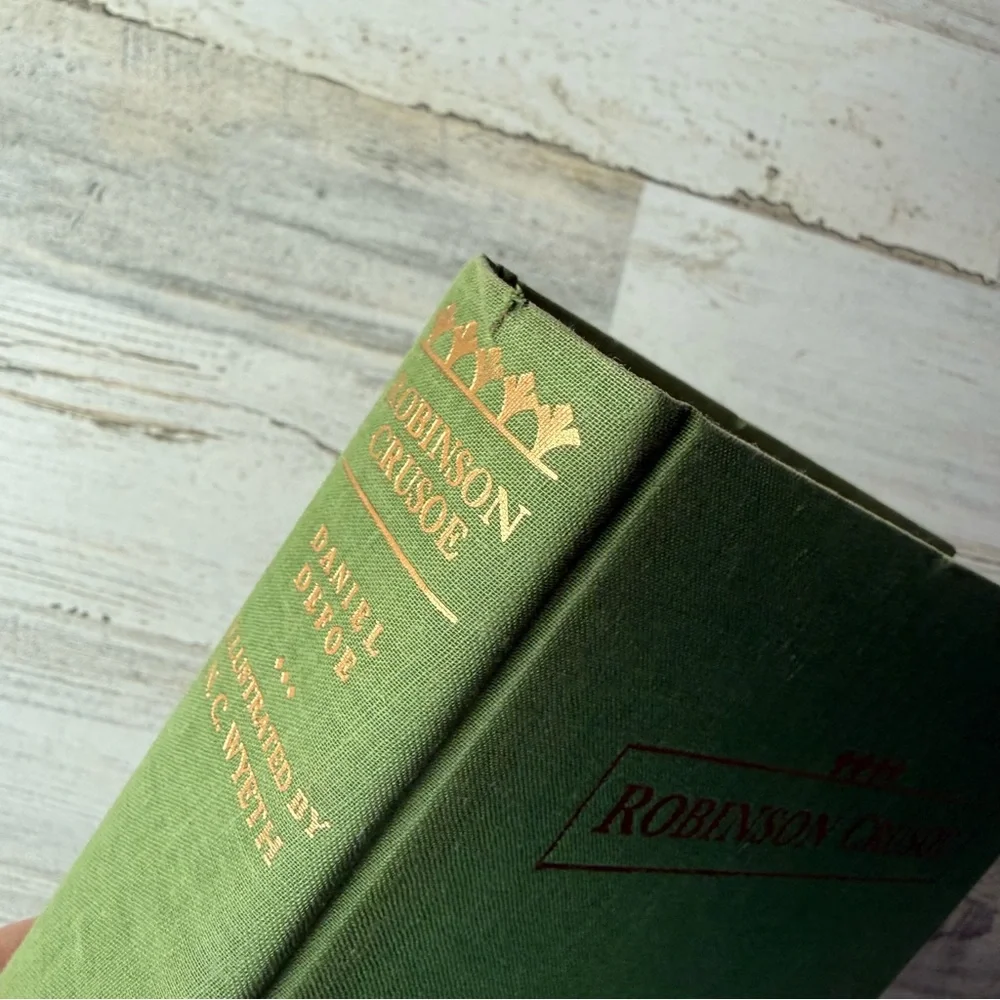Vintage 'Robinson Crusoe' Hardcover Book (1983) Fiction Novel